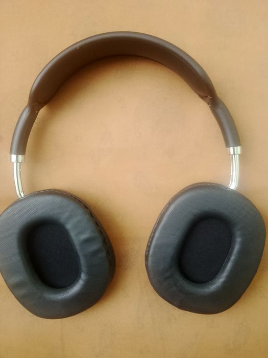 Yangi  P9 quloqchinni