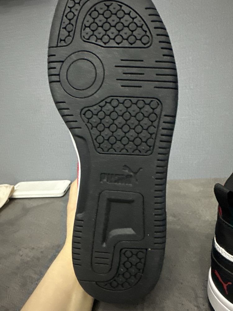 Продам оригинал кроссовки PUMA США 42 размер