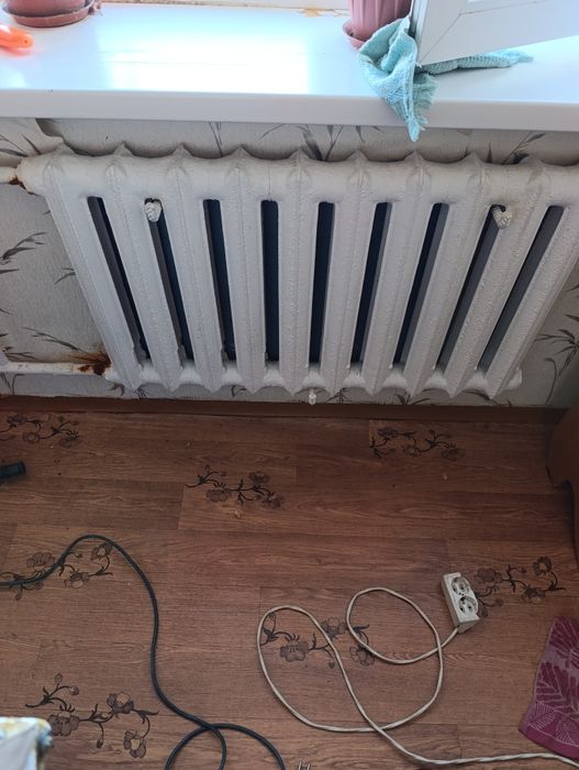 Продам чугунную батарею