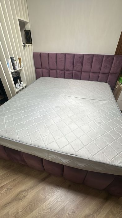 Двуспальная кровать