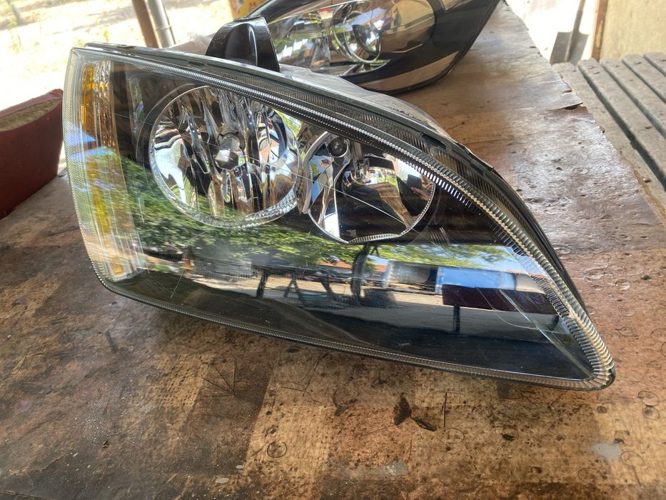 Десен фар за форд фокус