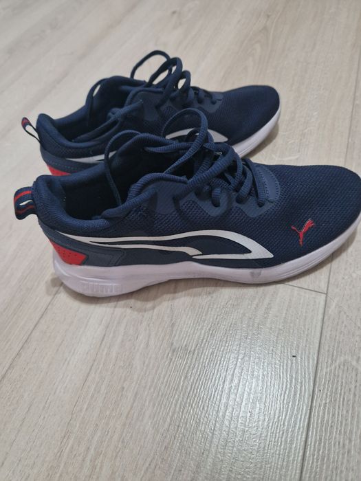 Vând adidas sport