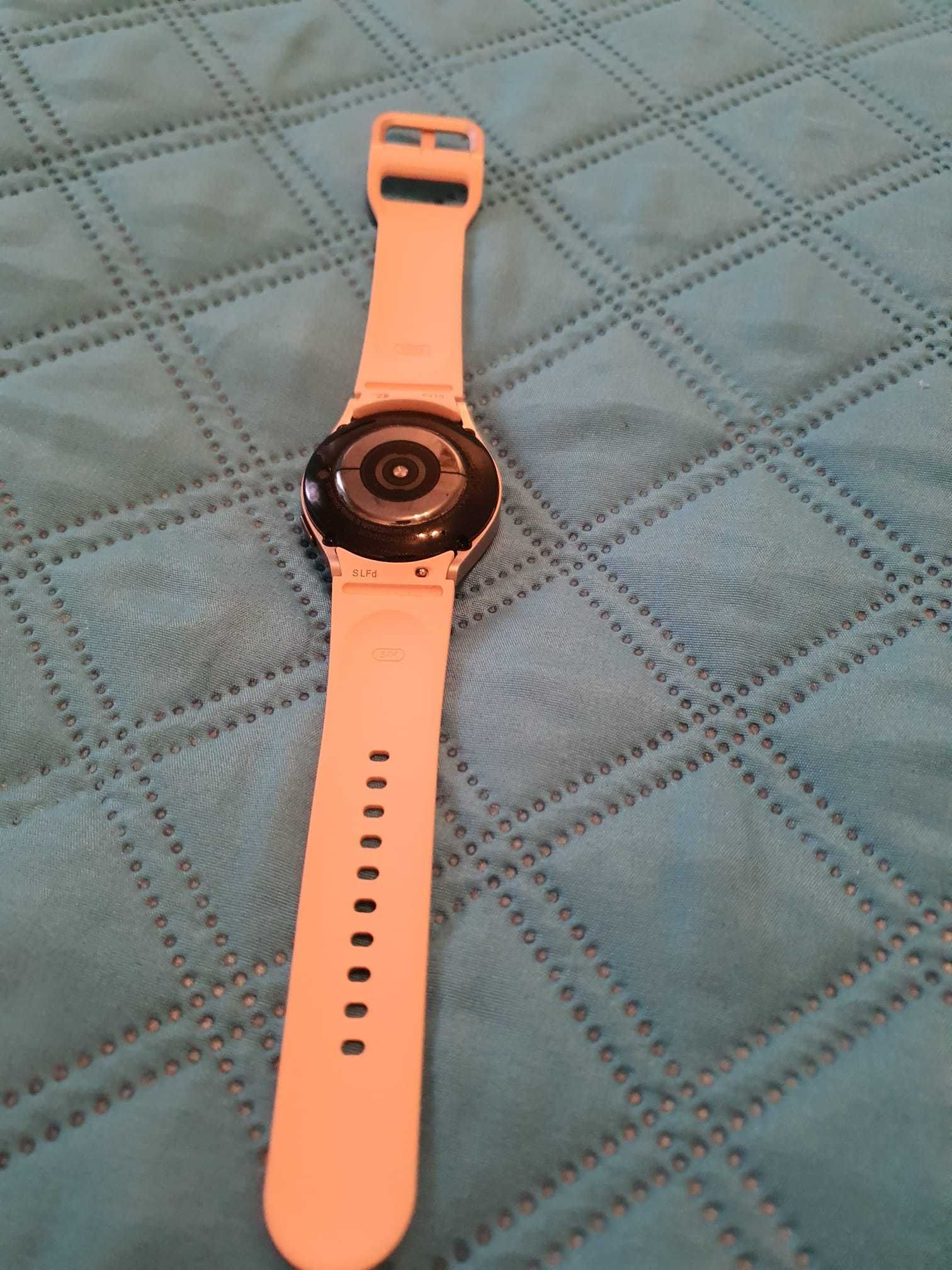 Vând Galaxy Watch 5 utilizat câteva zile