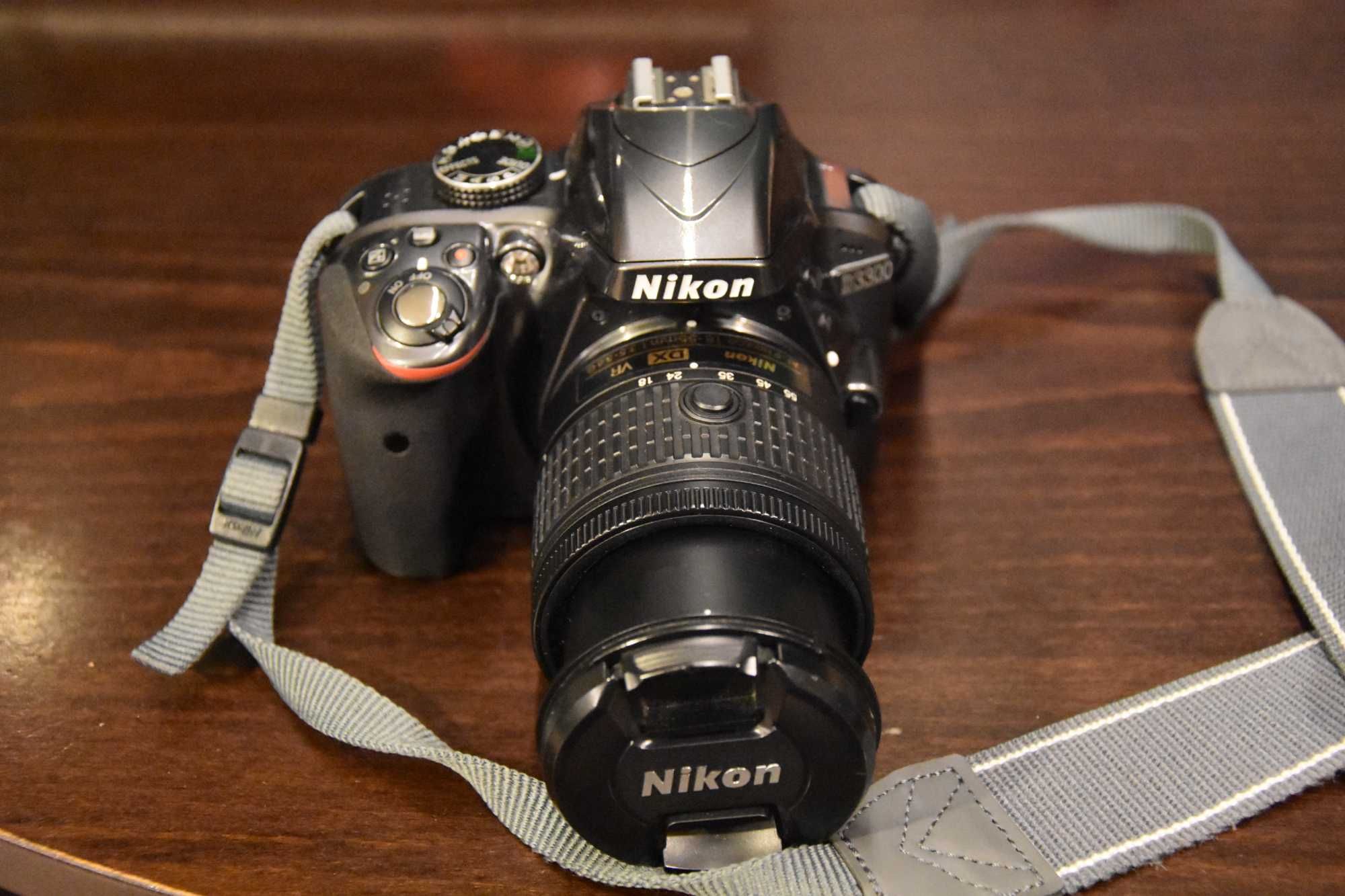 Продавам фотоапарат Nikon D3300 + обектив Nikkor 18-55