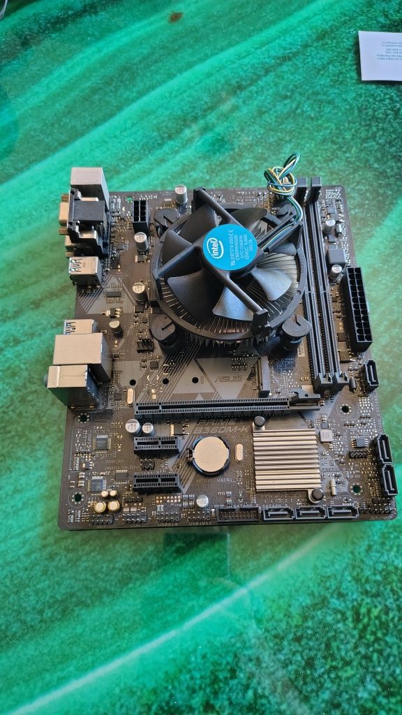 Vând kit gaming ASUS PRIME B360M-K cu i5 8400