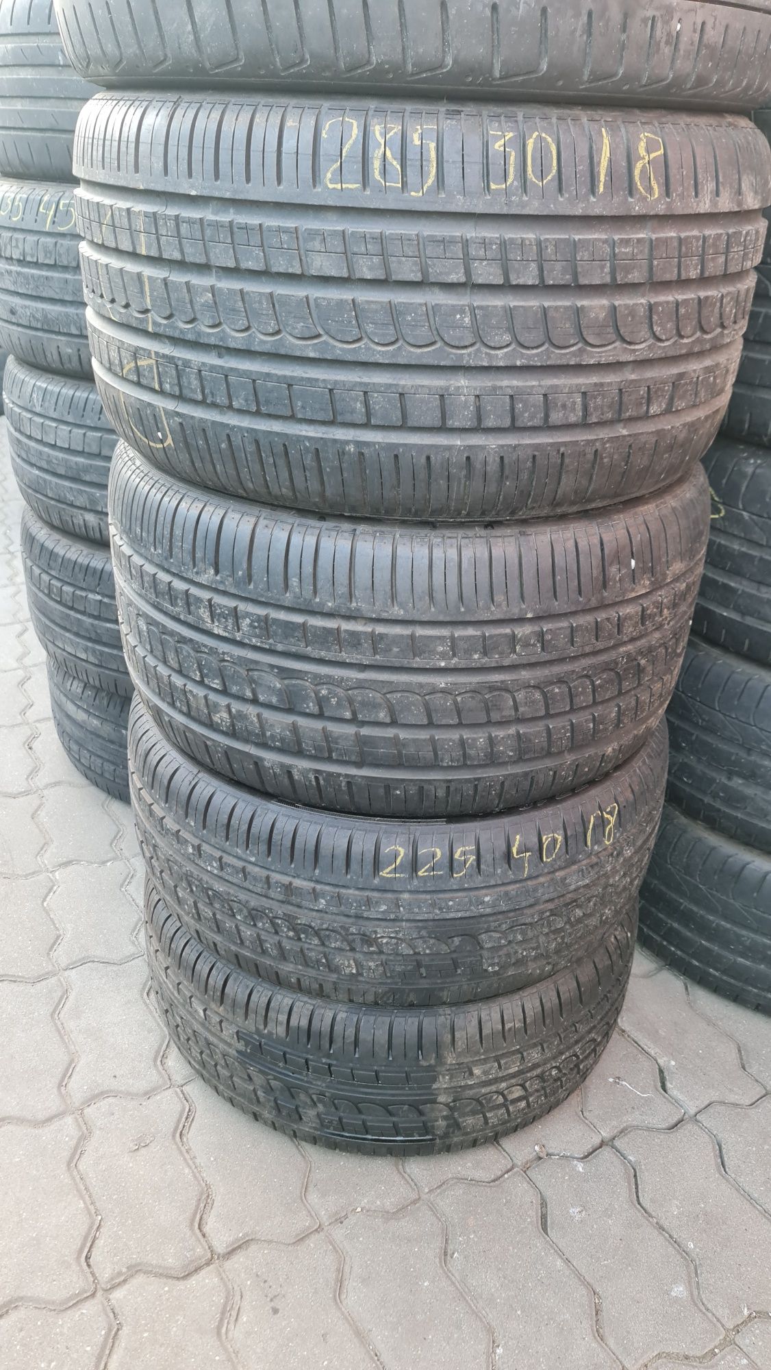 285/30/18"-225/40/18" Set PPIRELLI+7mm.anv vară.Impecabile.
