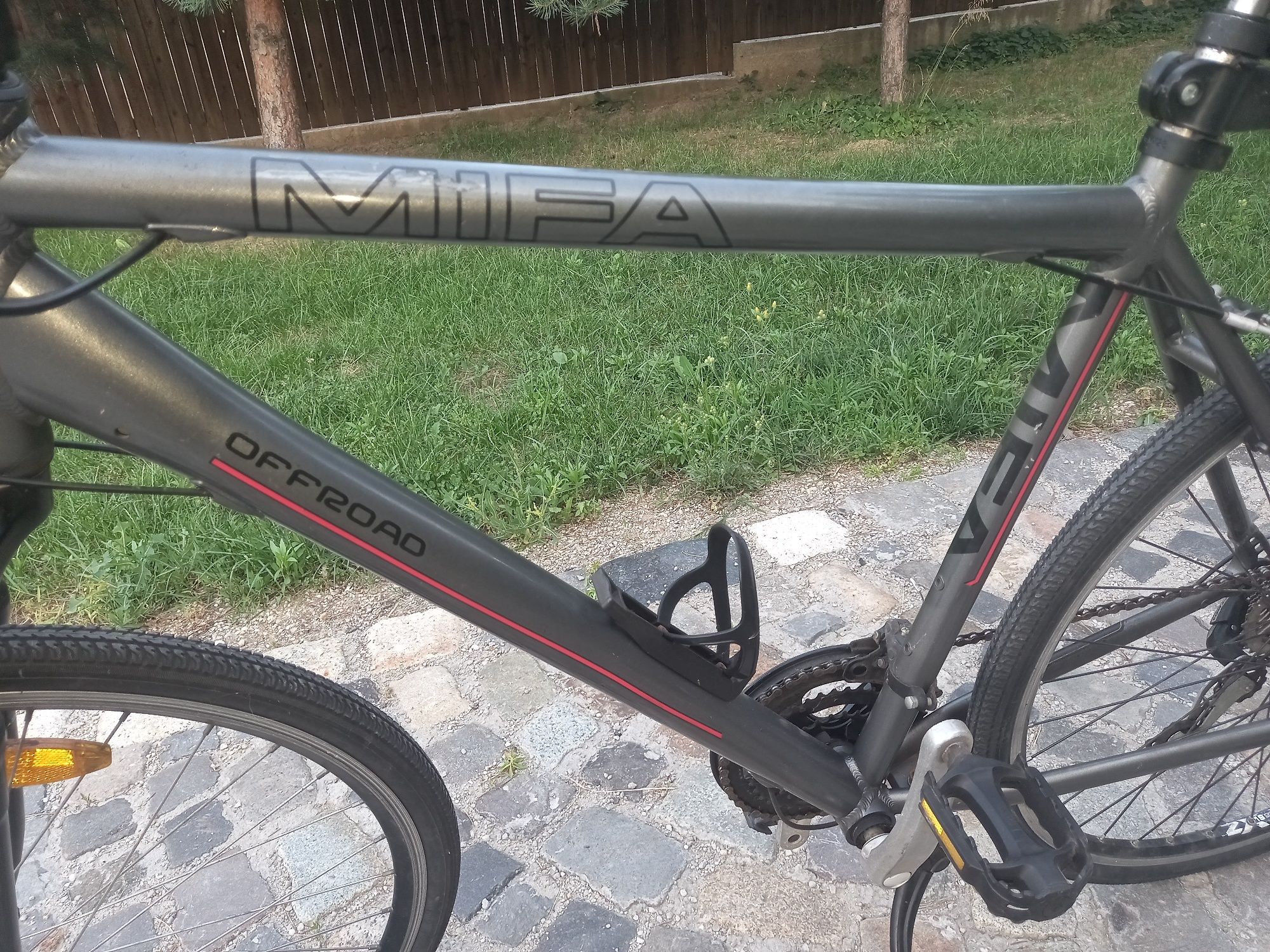 Bicicleta trekking cadru aluminiu