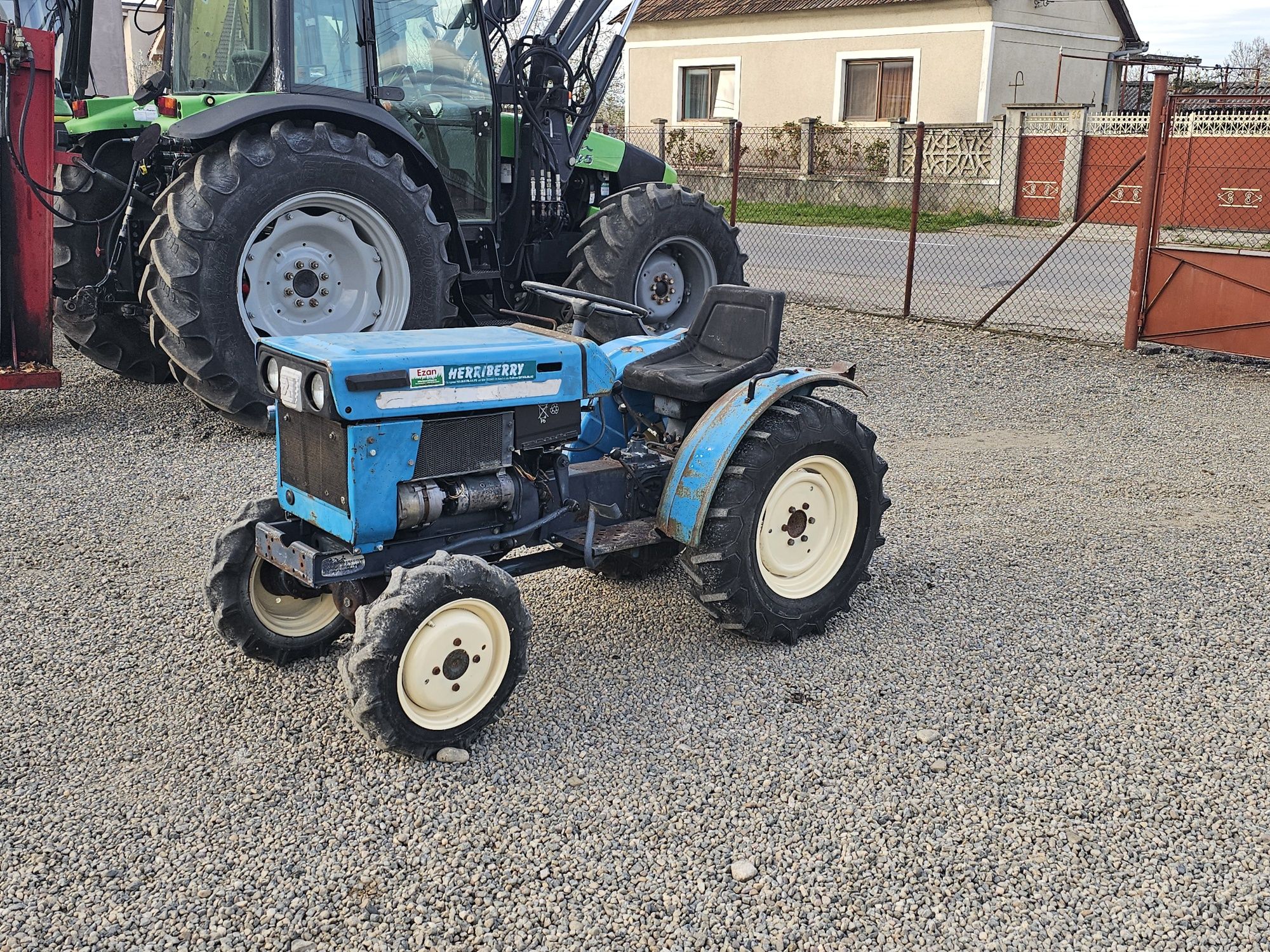 Tractoras japonez Mitsubishi D 1300 FD