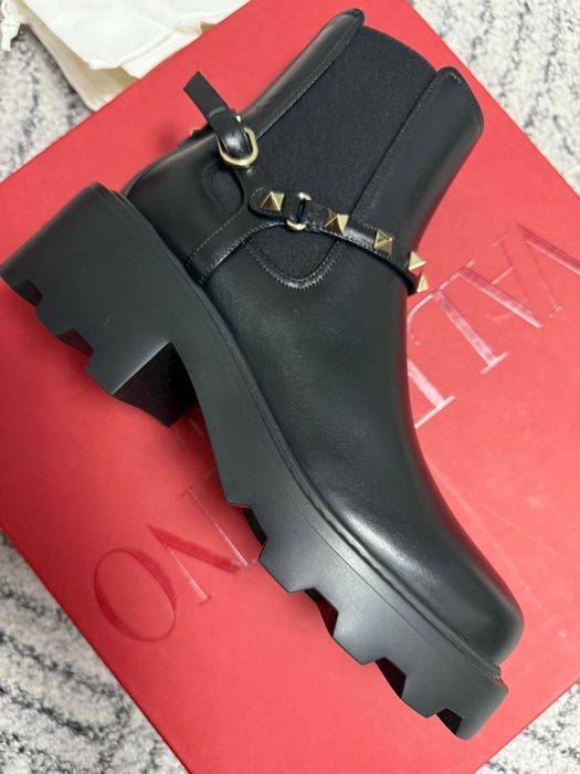 Ghete Valentino Garavani marimea 36 Noi originale din Outlet Barcelona