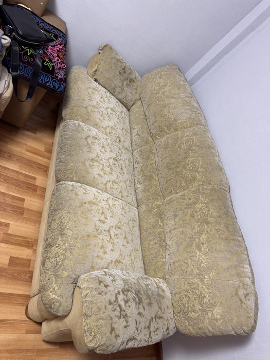 Отдам даром диван