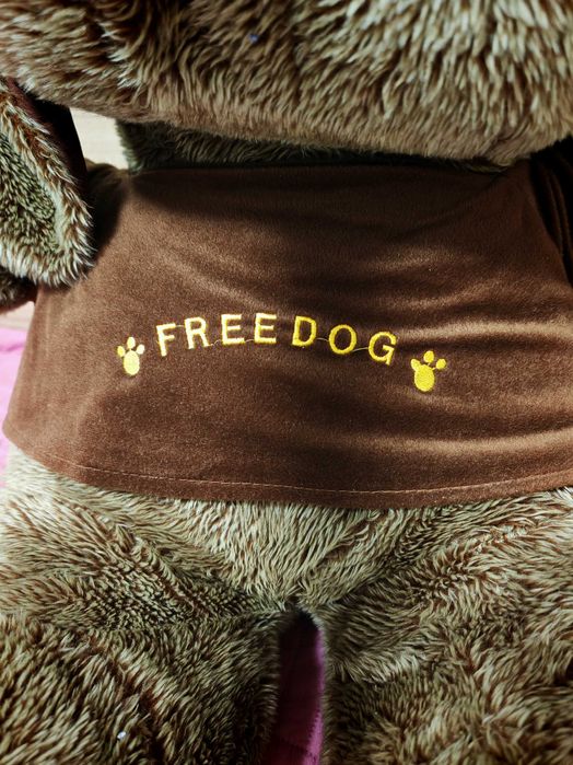 Catel foarte mare de plus