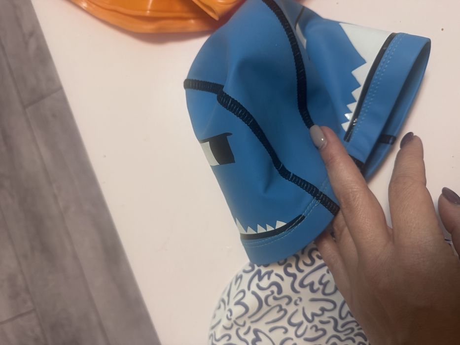 Плувни шапки и плувки