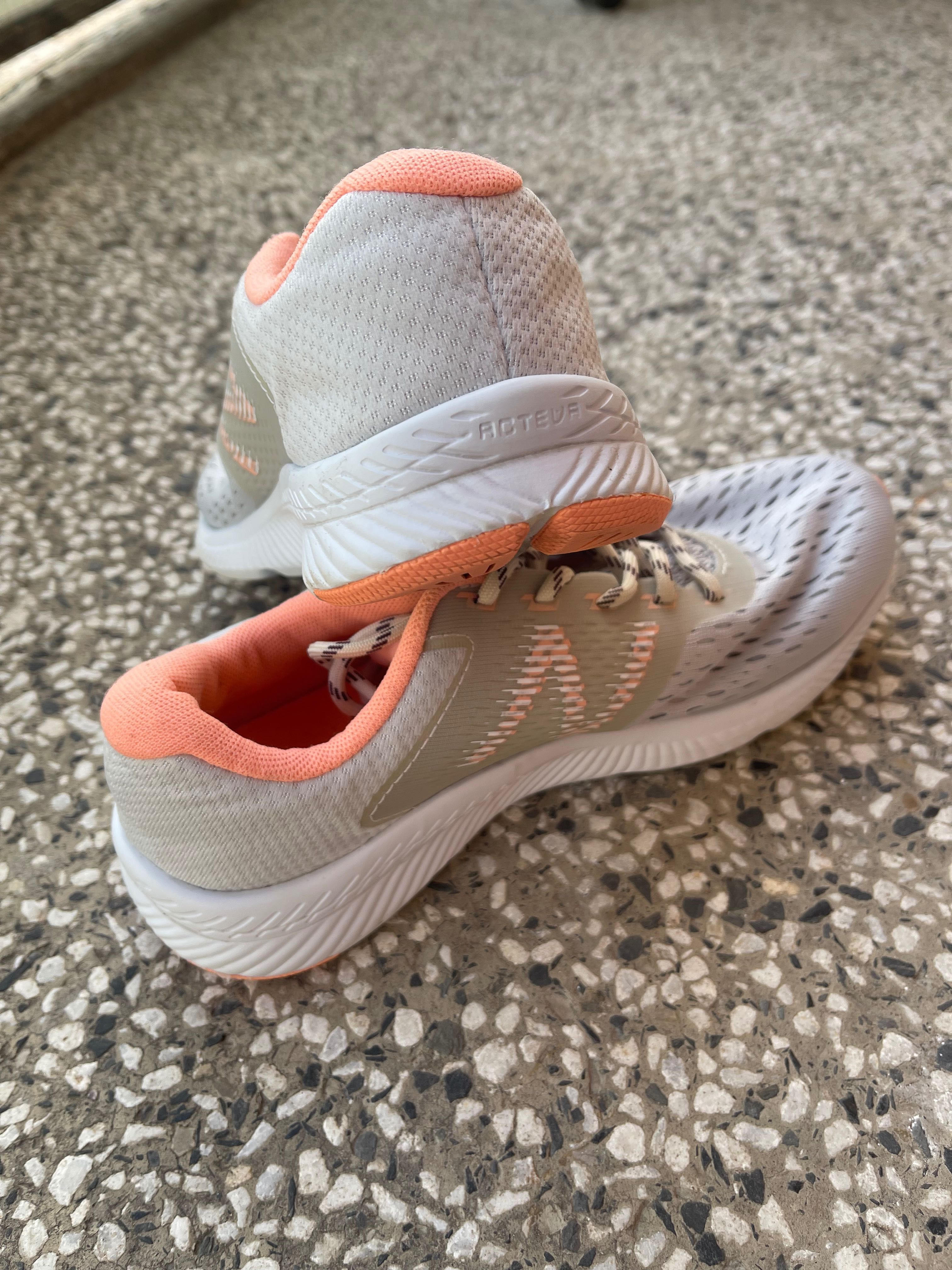 Маратонки New Balance