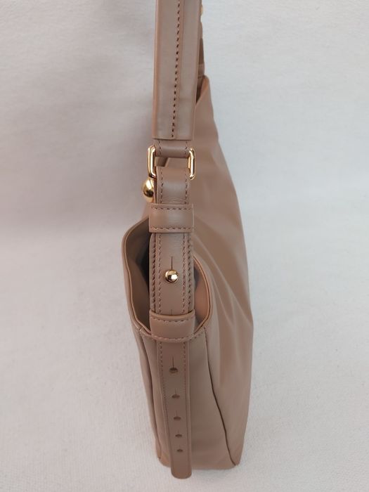 Най-добрите цени за годината!Голяма чанта Furla Grigio Sfera