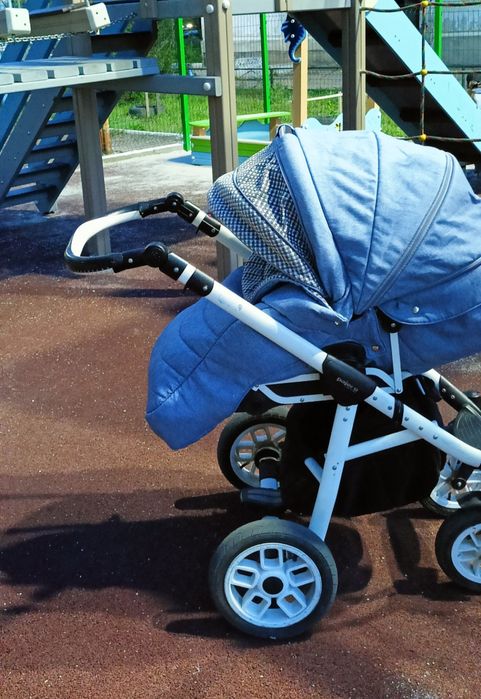 Коляска Адамекс ,супер удобная,все закрыто от ветра и снега