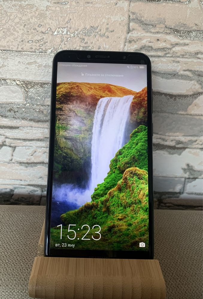 Телефон HUAWEI Y6 2018
