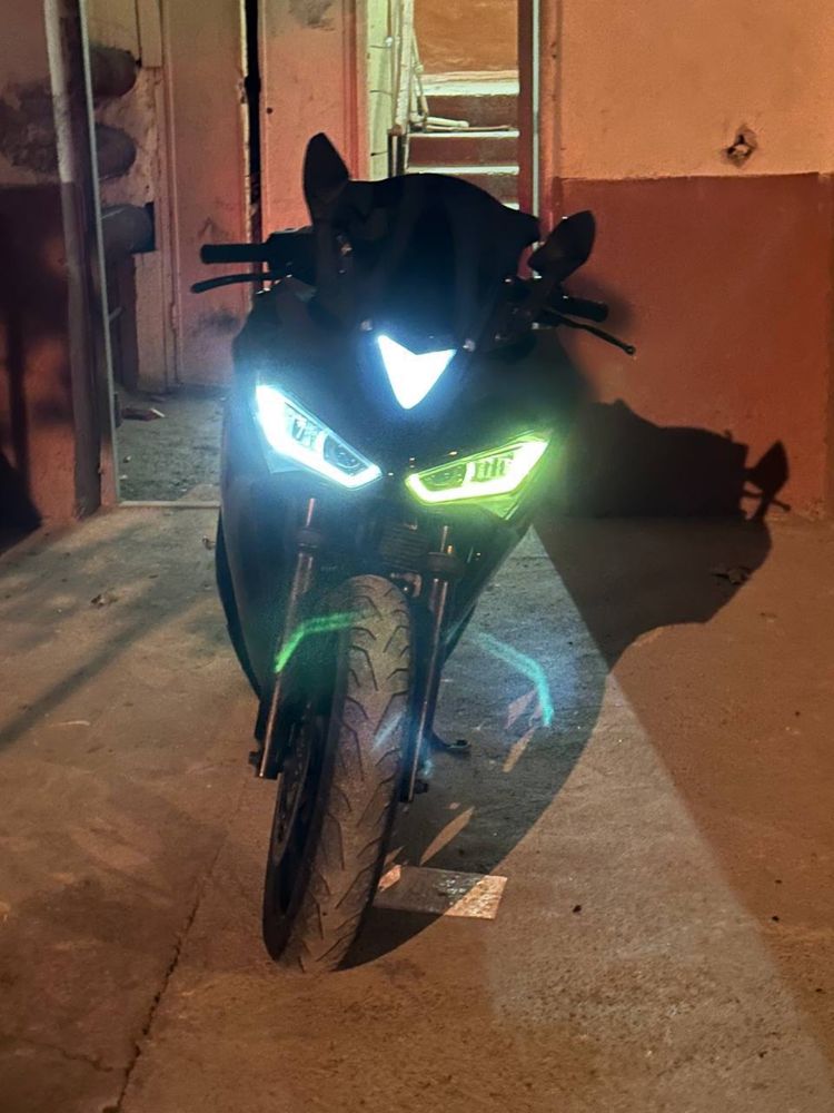 Yamaha r3 400cc.