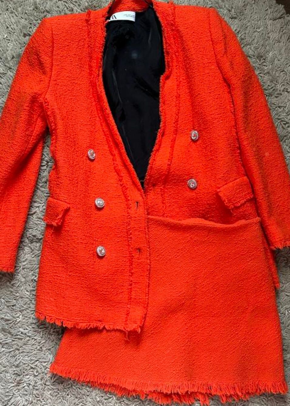 Продам костюм (пиджак+юбка) ZARA