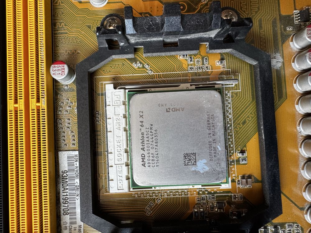 Дънна платка +  AMD процесор, охлаждане и кутия за комп.