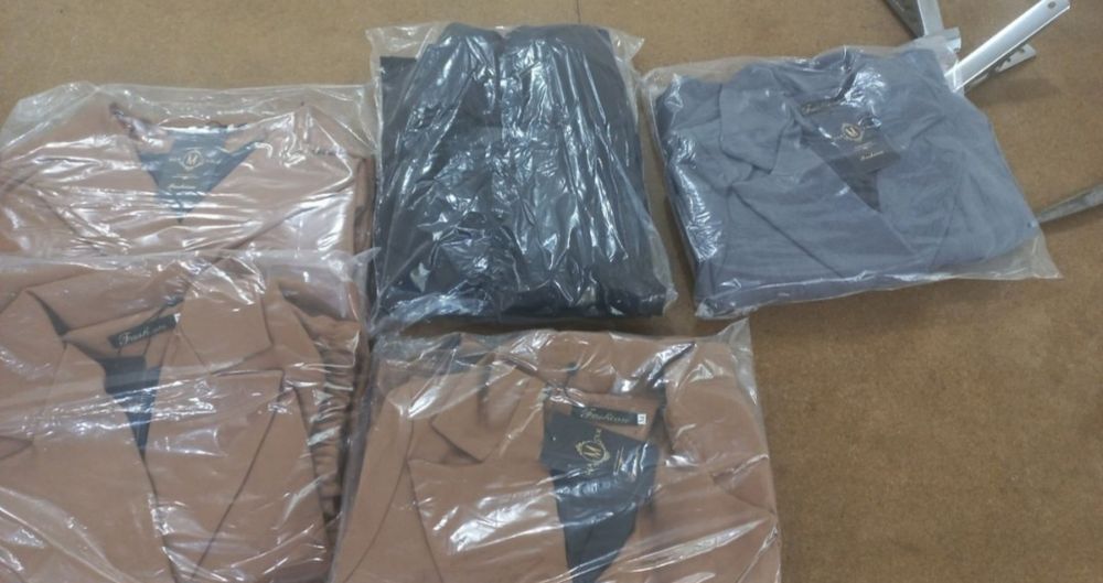 В наличии на скидке кастюм 2ка качество бомба