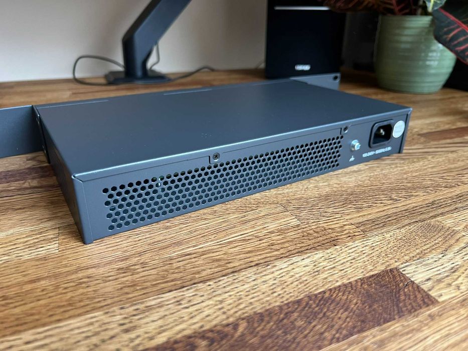 Суич TP-Link TL-SG1016DE