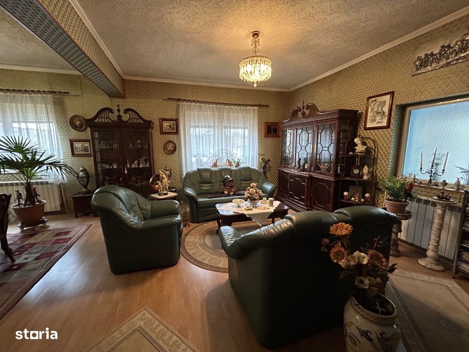 Vand casa mare, din caramida,situata in Parneava, st.972 mp, sc.230 mp