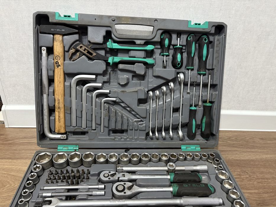 Набор ключей инструментов