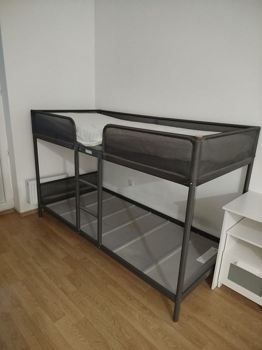 2-х грустный кровать