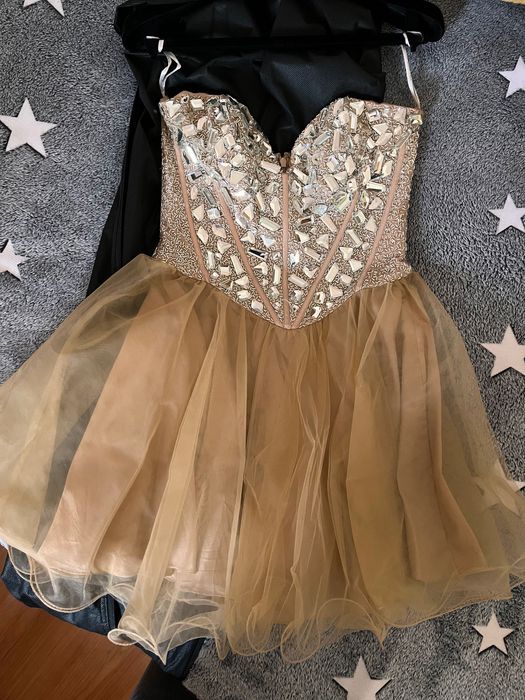 Продавам бална рокля Sherri Hill
