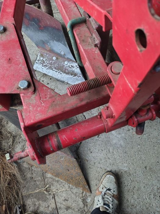 Plug de vanzare rosu .