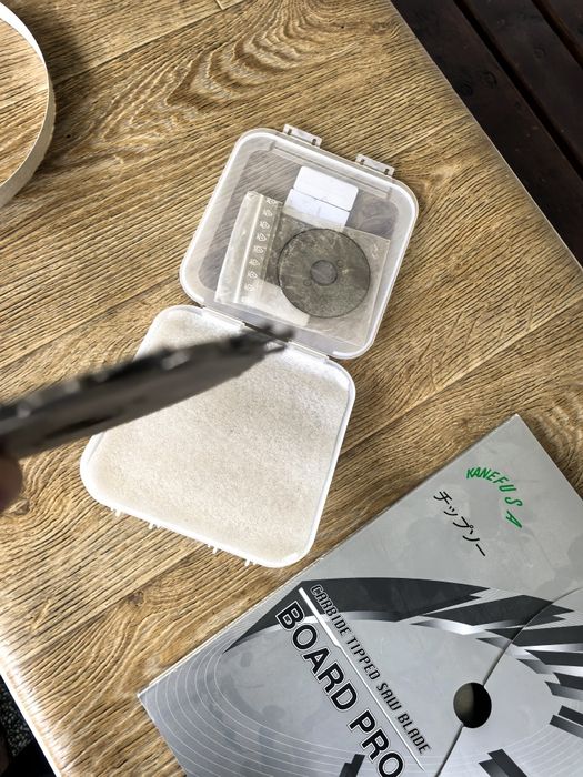 Диск и подрезвач за каретен циркуляр