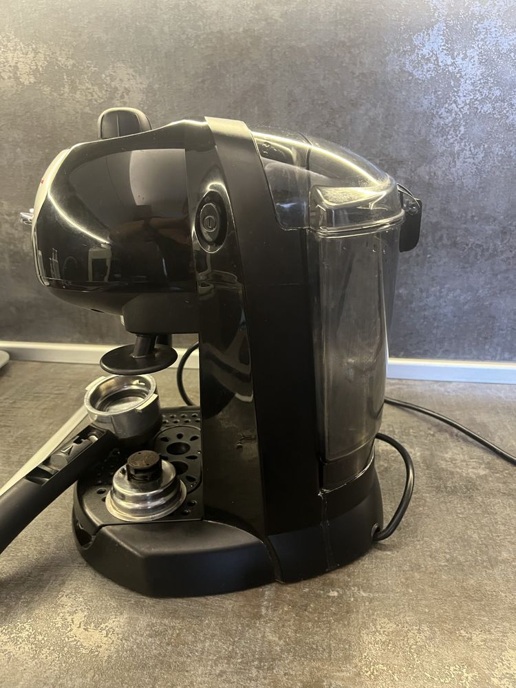 Кафе машина DeLonghi 1100w 15bar