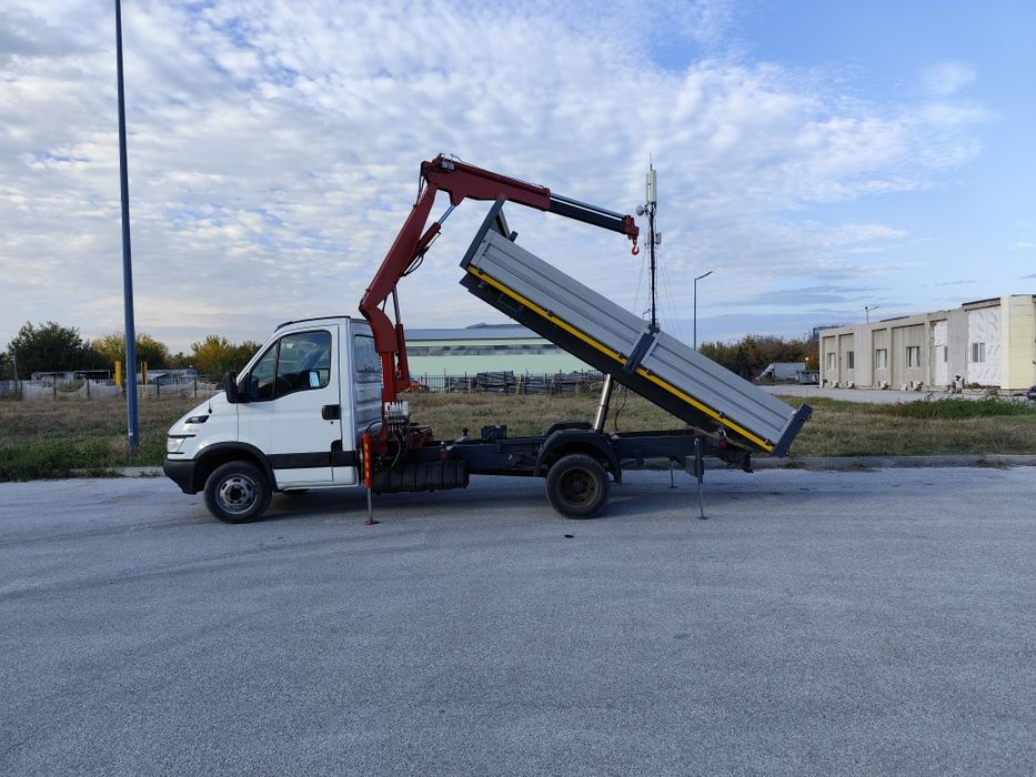 Транспортни услуги с тристранен самосвал с кран