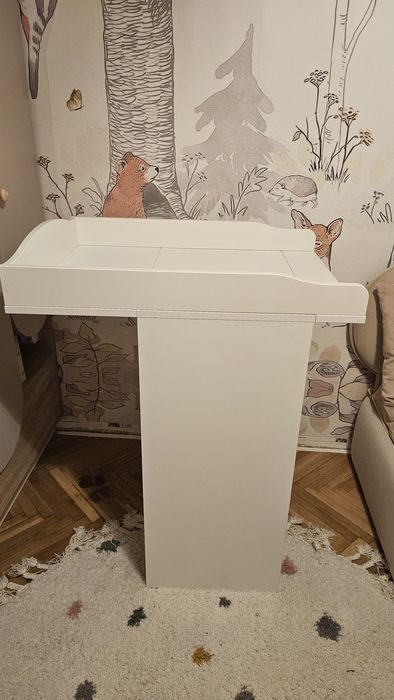 Vând masa de infasat Ikea