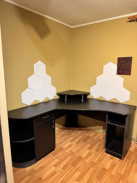 Birou colțar mare cu spații de depozitare