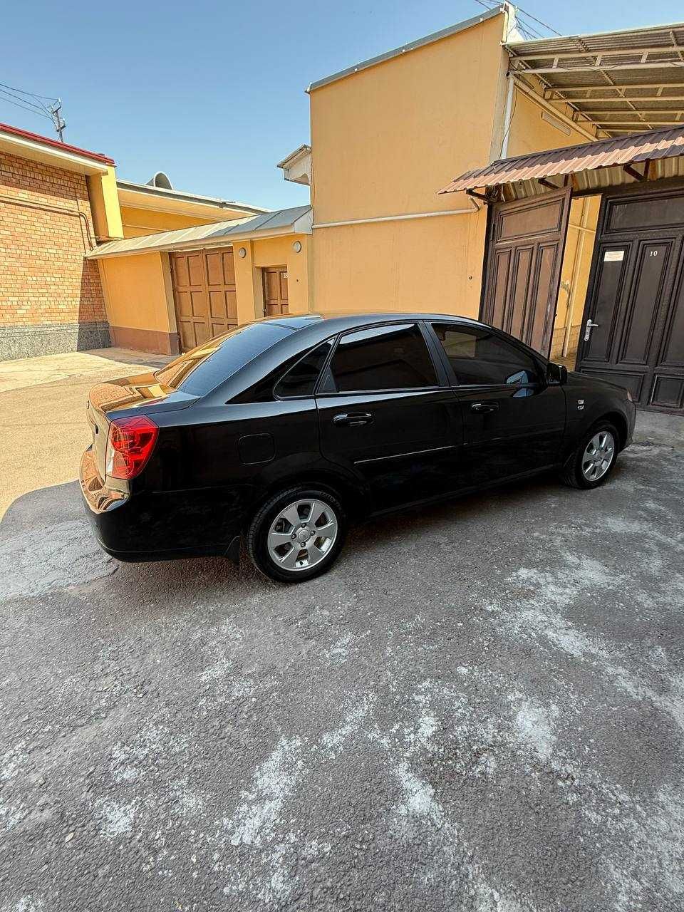 Jentra avtomat sotiladi 13,500 $ narx 2022 yill 55000ming km kraska t