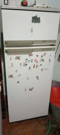 Холодильник и полуавтомат стиральная машина