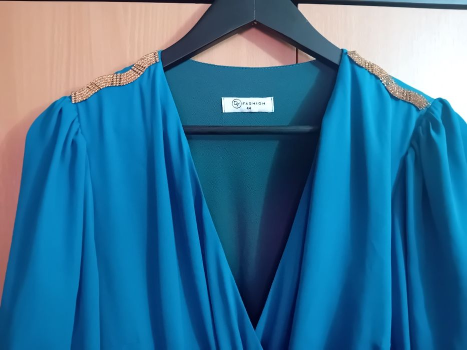 Vând rochie midi