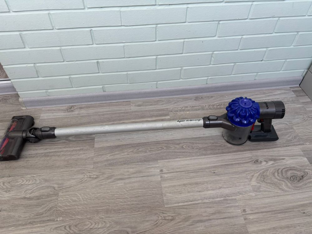 Продам пылесос Dyson V6