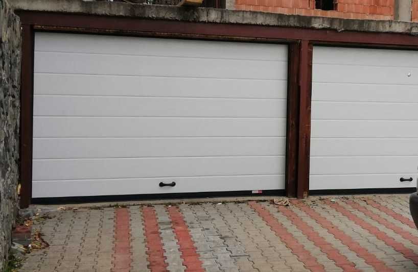 Usa garaj sectionala 2600x2000 pe alb, cu automatizare