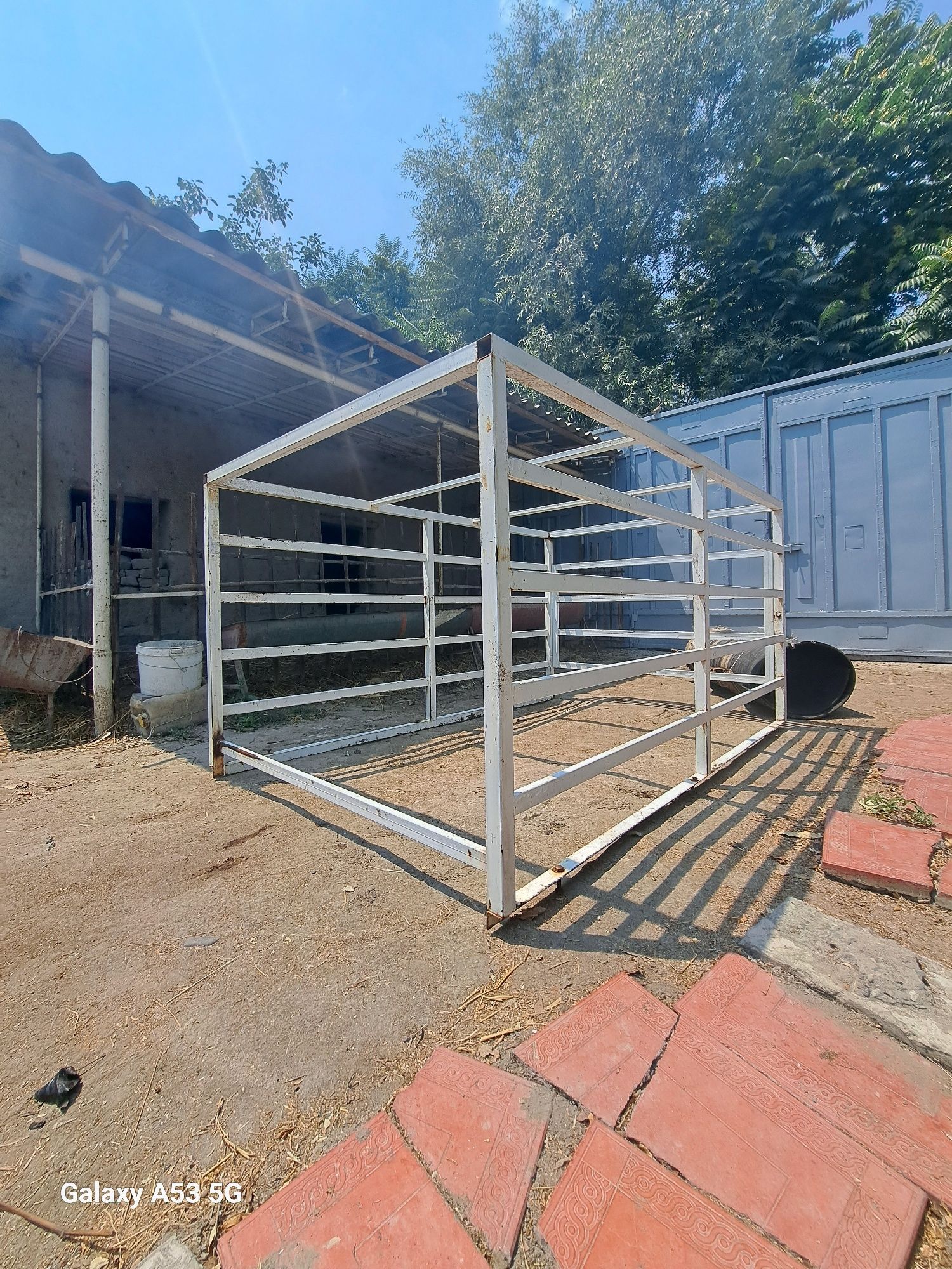 Labo uchun temir panjara