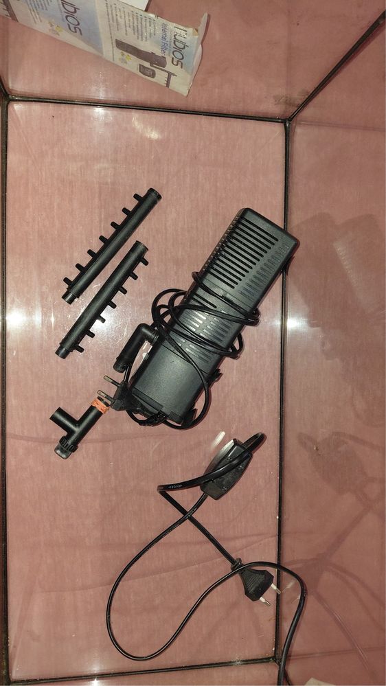 Vând acvariu cu capac si filtru