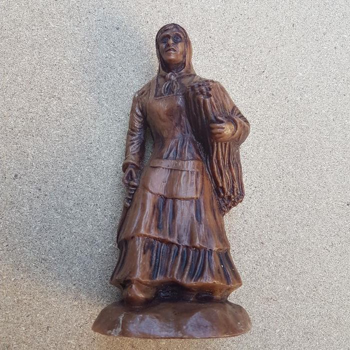 Statuie femeie artizanat