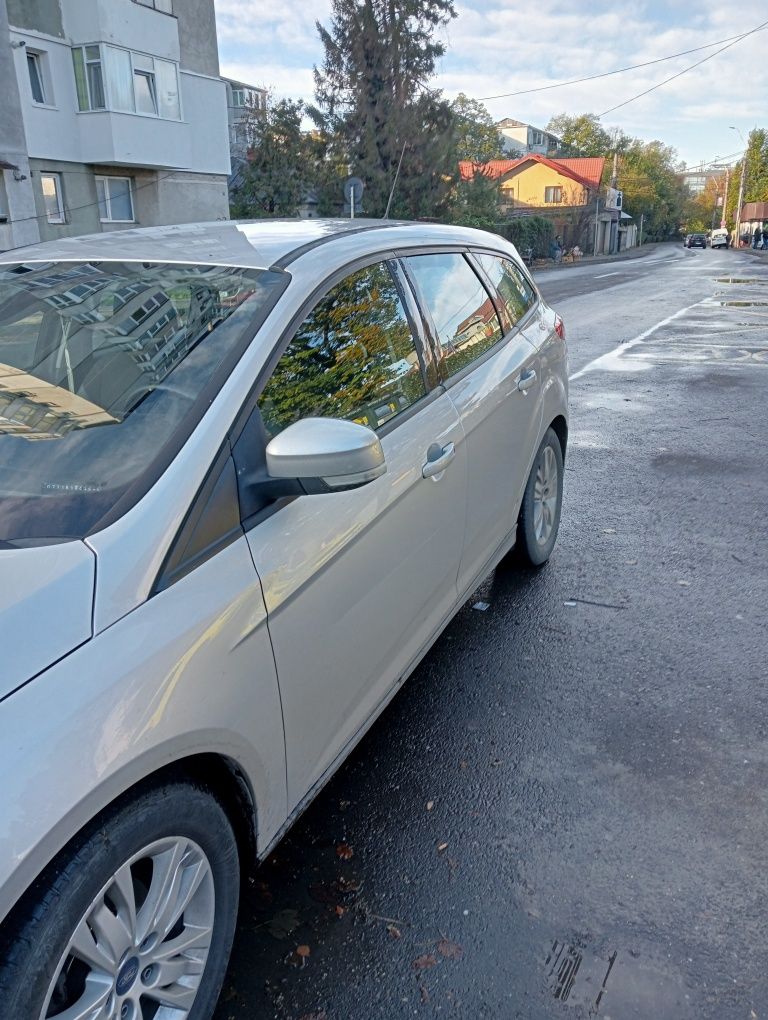 Vând Ford focus 2013