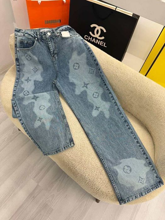 Налични модели дънки.