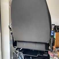 Scaun universal pentru buldoexcavatoare