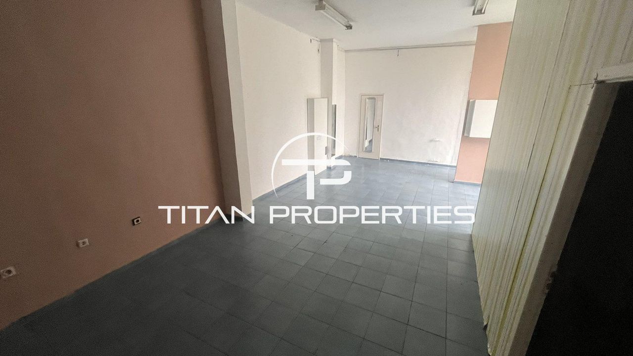 Дава се под наем Магазин в Бургас, Славейков - 75 кв.м за 357 € - Снимка #1