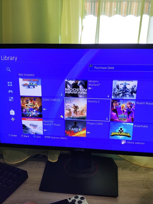 PlayStation 4 - 500 GB. С много игри + Волан + 2 джойстика със станция