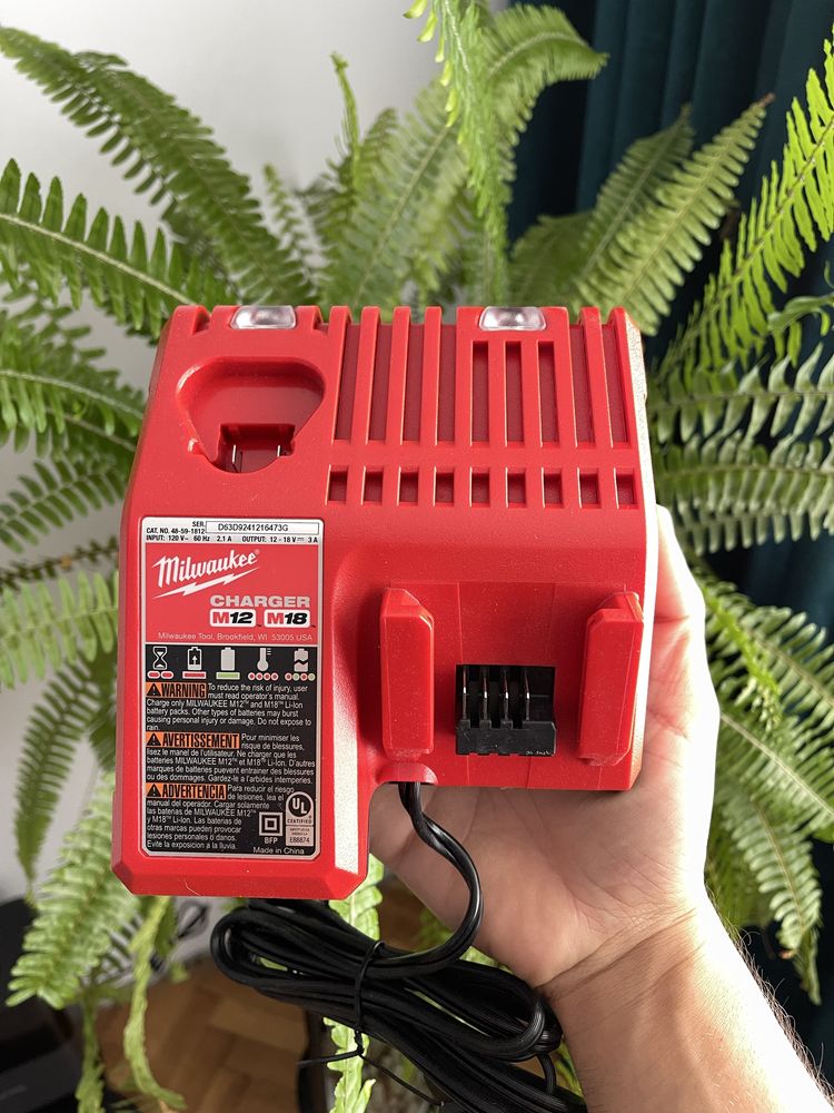 Комплект акумулаторни винтоверти  MILWAUKEE 18V