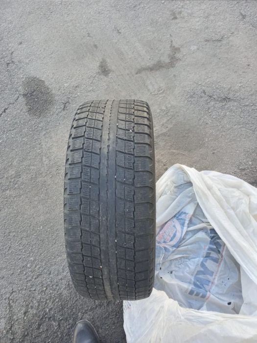 Продам зимние резины пара 2 шт в хорошем состояний